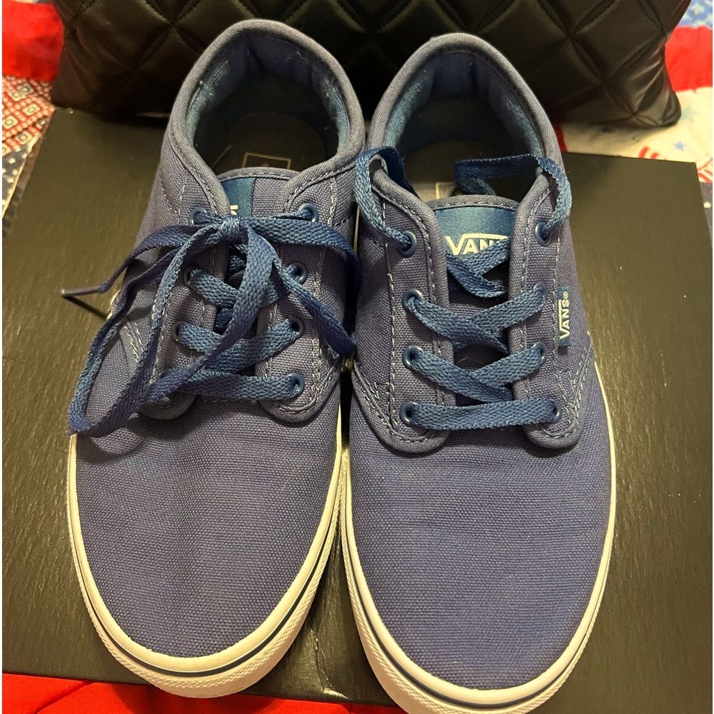 Barely worn Vans! Very good condition.
